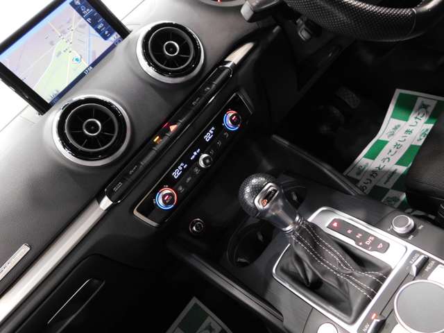 アウディ Ａ３　セダン １．８ ＴＦＳＩ クワトロ Ｓラインパッケージ ４ＷＤ H27年 (近畿) 99