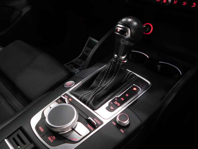 アウディ Ａ３　セダン １．８ ＴＦＳＩ クワトロ Ｓラインパッケージ ４ＷＤ H27年 (近畿) 99