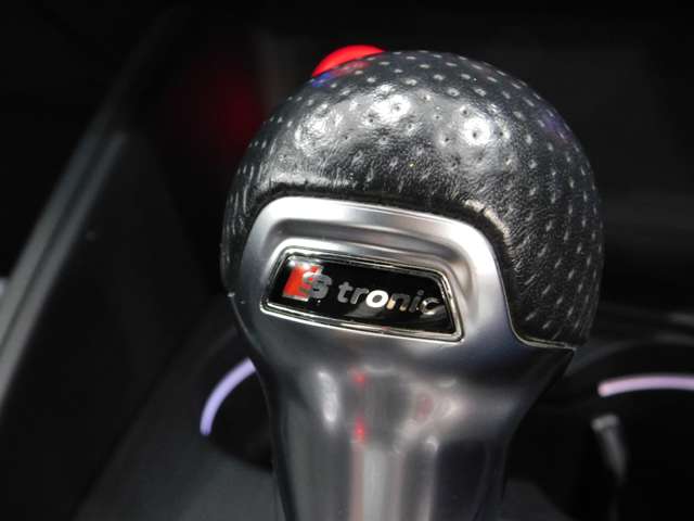 アウディ Ａ３　セダン １．８ ＴＦＳＩ クワトロ Ｓラインパッケージ ４ＷＤ H27年 (近畿) 99