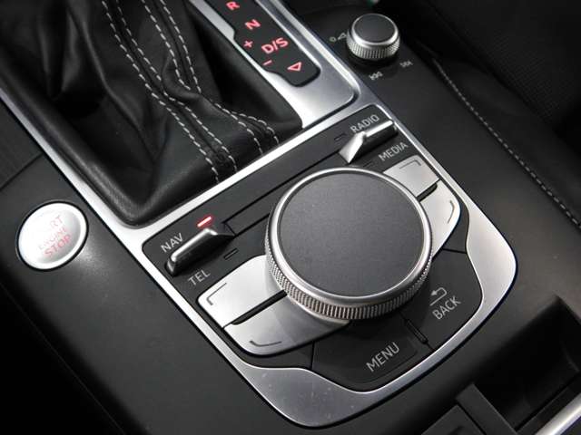 アウディ Ａ３　セダン １．８ ＴＦＳＩ クワトロ Ｓラインパッケージ ４ＷＤ H27年 (近畿) 99