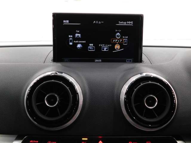 アウディ Ａ３　セダン １．８ ＴＦＳＩ クワトロ Ｓラインパッケージ ４ＷＤ H27年 (近畿) 99
