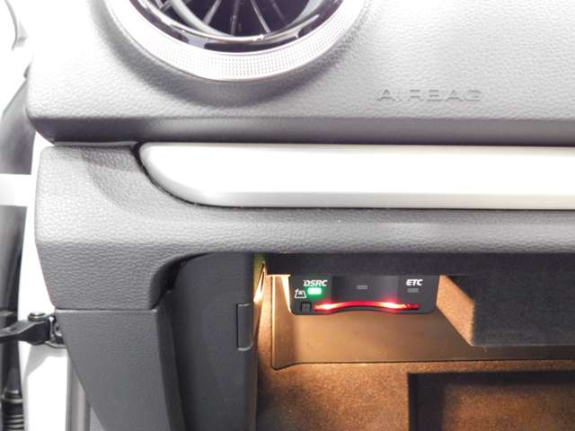 アウディ Ａ３　セダン １．８ ＴＦＳＩ クワトロ Ｓラインパッケージ ４ＷＤ H27年 (近畿) 99