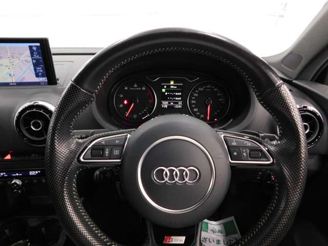 アウディ Ａ３　セダン １．８ ＴＦＳＩ クワトロ Ｓラインパッケージ ４ＷＤ H27年 (近畿) 99