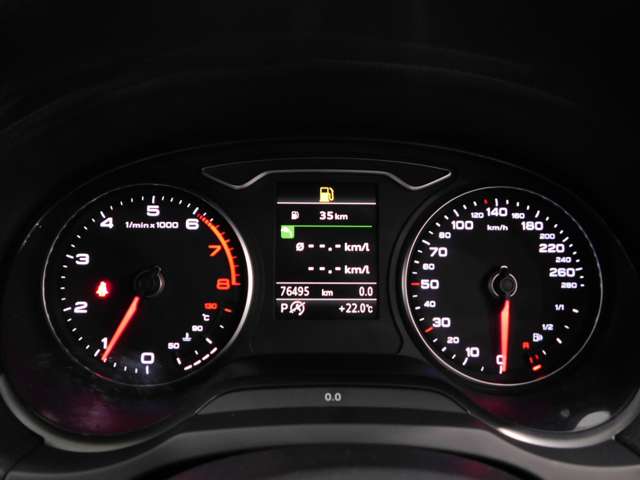 アウディ Ａ３　セダン １．８ ＴＦＳＩ クワトロ Ｓラインパッケージ ４ＷＤ H27年 (近畿) 99