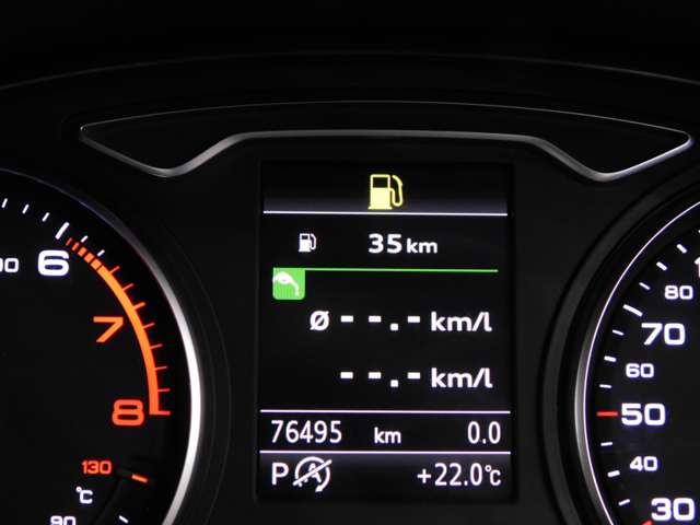 アウディ Ａ３　セダン １．８ ＴＦＳＩ クワトロ Ｓラインパッケージ ４ＷＤ H27年 (近畿) 99
