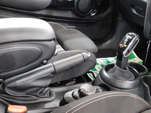 ミニ ミニ クーパーＳ ３ドア ＤＣＴ R1年 (近畿) 99