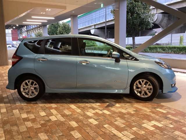 日産 ノート １．２ Ｅ－ＰＯＷＥＲ メダリスト H28年 (近畿) 99