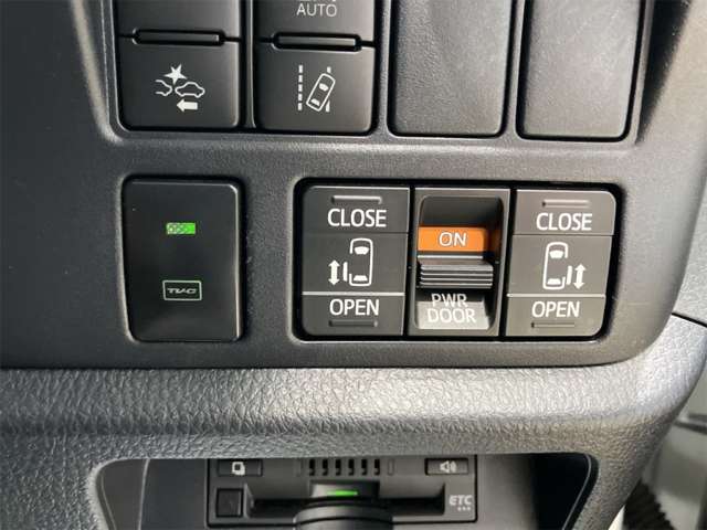 トヨタ ヴォクシー ２．０ ＺＳ 煌ＩＩ R1年 (近畿) 99