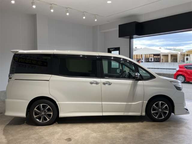 トヨタ ヴォクシー ２．０ ＺＳ 煌ＩＩ R1年 (近畿) 99