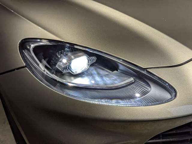 アストンマーティン ＤＢＸ ４．０ ４ＷＤ R3年 () 99