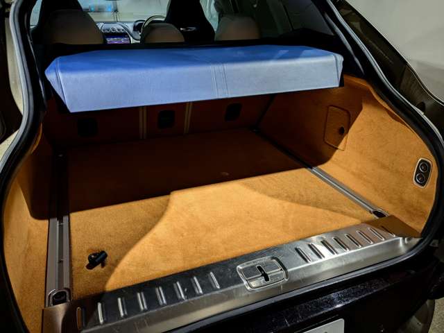 アストンマーティン ＤＢＸ ４．０ ４ＷＤ R3年 () 99