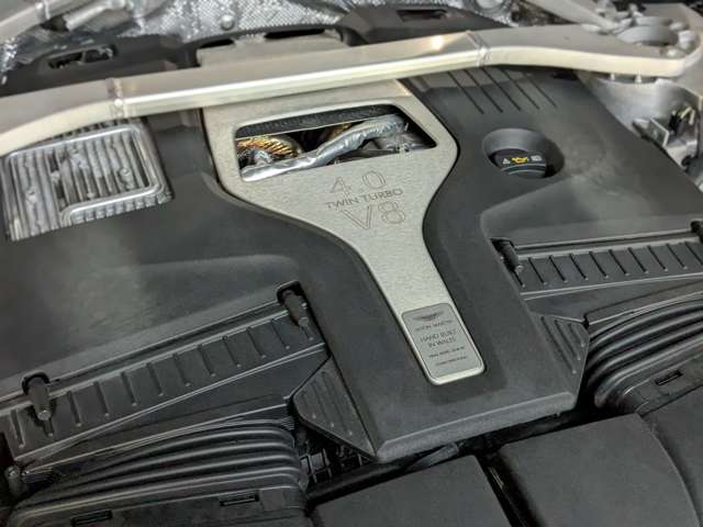 アストンマーティン ＤＢＸ ４．０ ４ＷＤ R3年 () 99