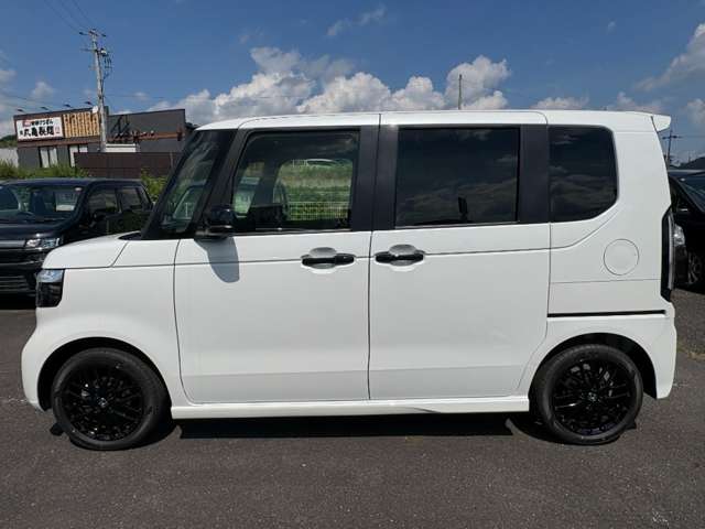 ホンダ Ｎ　ＢＯＸ カスタム ６６０ ターボ ブラック スタイル R8年 (近畿) 99