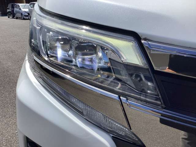 トヨタ ノア ２．０ ＳＩ ＷＸＢＩＩＩ R3年 (近畿) 99