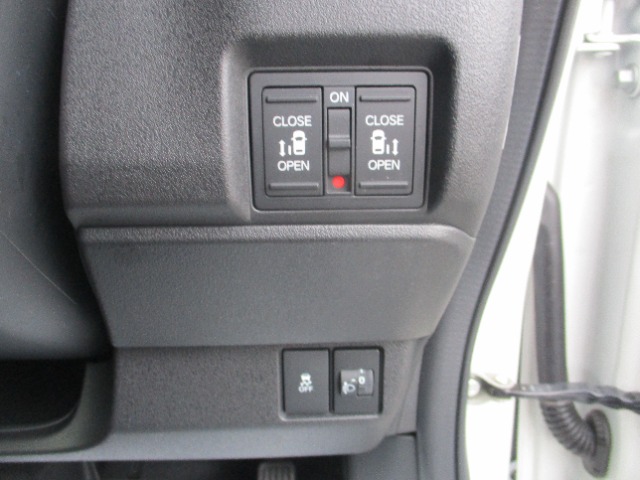 ホンダ Ｎ　ＢＯＸ カスタム ６６０ ターボ R5年 (関東) 99