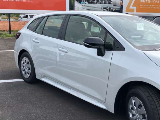 トヨタ カローラ　ツーリング　ハイブリッド １．８ ハイブリッド Ｘ Ｅ－ＦＯＵＲ ４ＷＤ R8年 (東海) 99