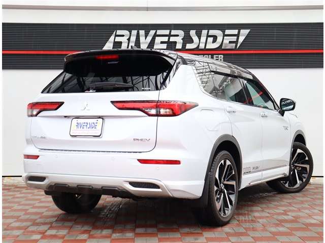 三菱 アウトランダーＰＨＥＶ ＰＨＥＶ ２．４ Ｐ ４ＷＤ R4年 (関東) 99