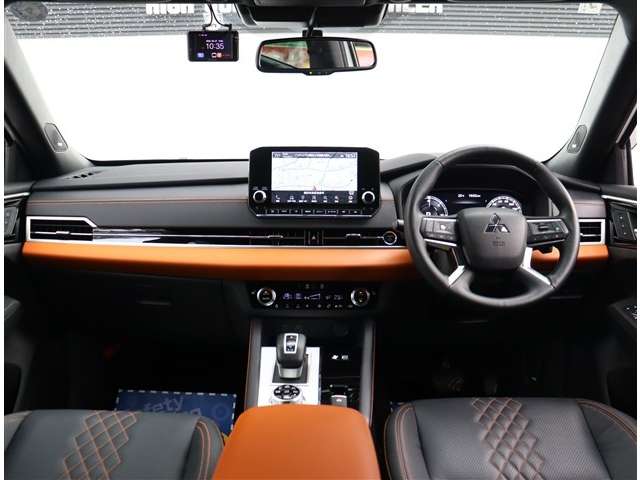 三菱 アウトランダーＰＨＥＶ ＰＨＥＶ ２．４ Ｐ ４ＷＤ R4年 (関東) 99