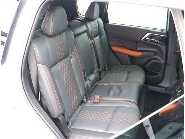 三菱 アウトランダーＰＨＥＶ ＰＨＥＶ ２．４ Ｐ ４ＷＤ R4年 (関東) 99