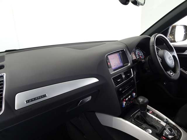 アウディ Ｑ５ ２．０ ＴＦＳＩ クワトロ Ｓラインパッケージ ４ＷＤ H26年 (関東) 99