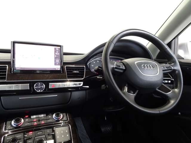 アウディ Ａ８ ３．０ ＴＦＳＩ クワトロ ４ＷＤ H25年 (関東) 99