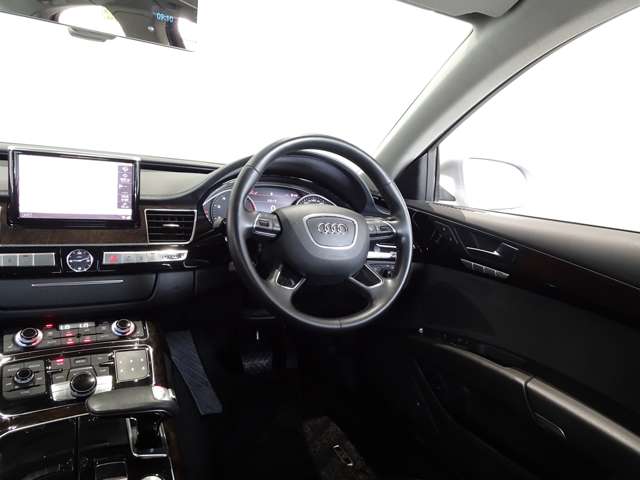 アウディ Ａ８ ３．０ ＴＦＳＩ クワトロ ４ＷＤ H25年 (関東) 99