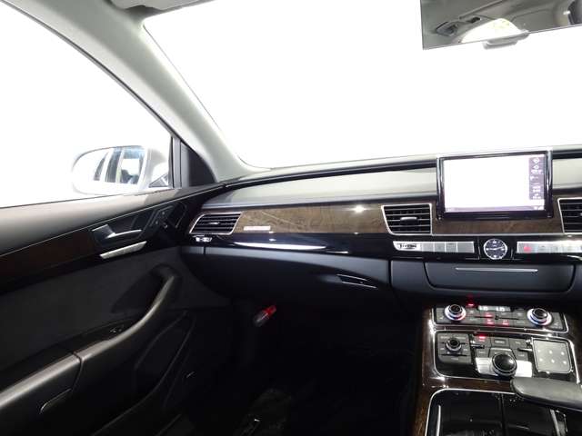 アウディ Ａ８ ３．０ ＴＦＳＩ クワトロ ４ＷＤ H25年 (関東) 99
