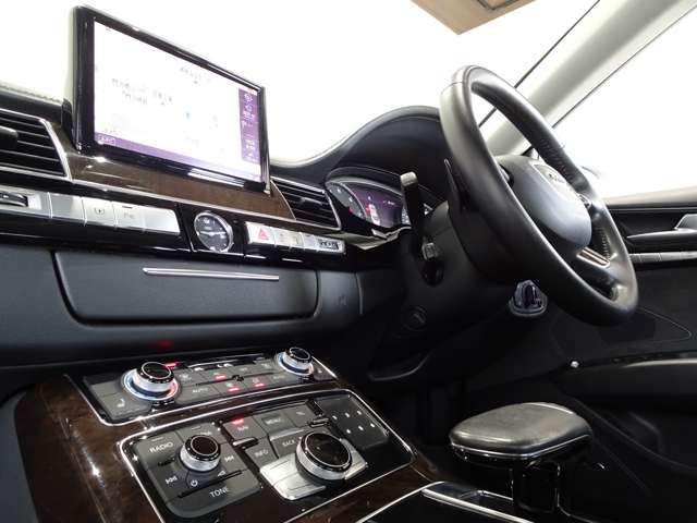 アウディ Ａ８ ３．０ ＴＦＳＩ クワトロ ４ＷＤ H25年 (関東) 99