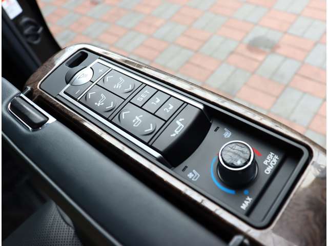 トヨタ アルファード　ハイブリッド ハイブリッド ２．５ エグゼクティブ ラウンジ Ｓ Ｅ－ＦＯＵＲ ４ＷＤ R3年 (関東) 99