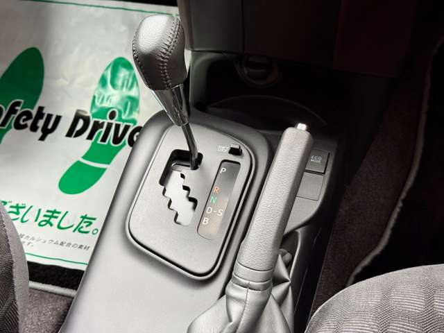 トヨタ ｉＱ １．３ １３０Ｇ H22年 (関東) 99