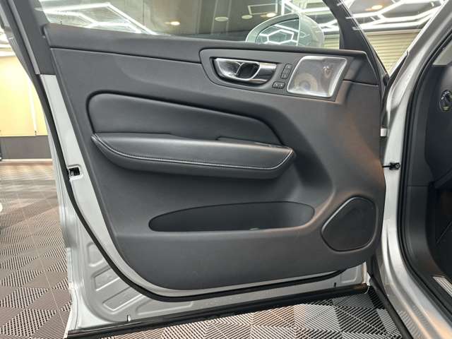 ボルボ ＸＣ６０ Ｔ５ ＡＷＤ インスクリプション ４ＷＤ H30年 (関東) 99