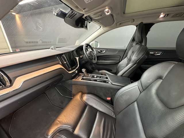 ボルボ ＸＣ６０ Ｔ５ ＡＷＤ インスクリプション ４ＷＤ H30年 (関東) 99