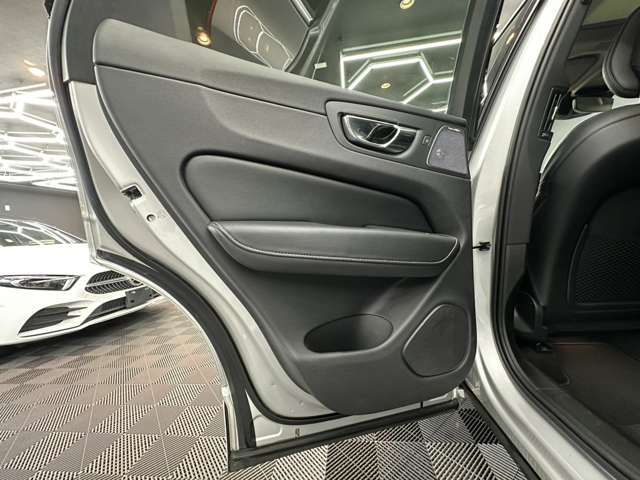 ボルボ ＸＣ６０ Ｔ５ ＡＷＤ インスクリプション ４ＷＤ H30年 (関東) 99