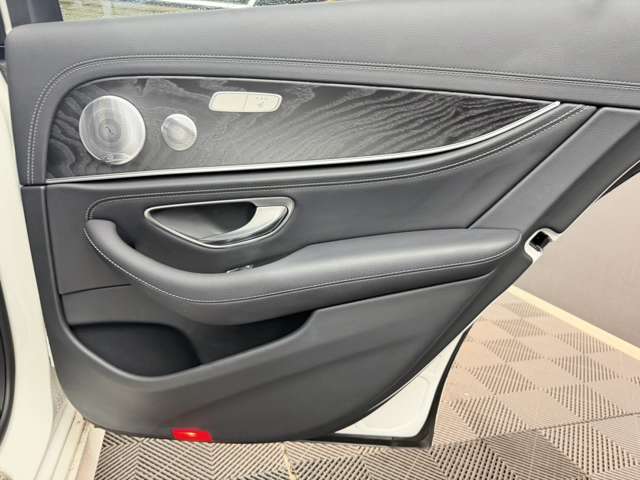 メルセデスベンツ Ｅクラス Ｅ２００　スポーツ　（ＢＳＧ搭載モデル） R2年 (関東) 99