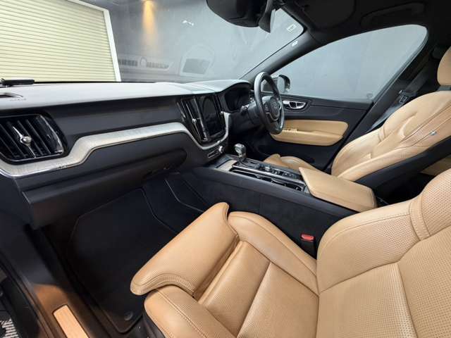 ボルボ ＸＣ６０ Ｔ５ ＡＷＤ インスクリプション ４ＷＤ H29年 (関東) 99