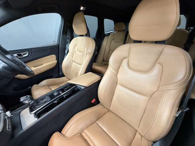 ボルボ ＸＣ６０ Ｔ５ ＡＷＤ インスクリプション ４ＷＤ H29年 (関東) 99