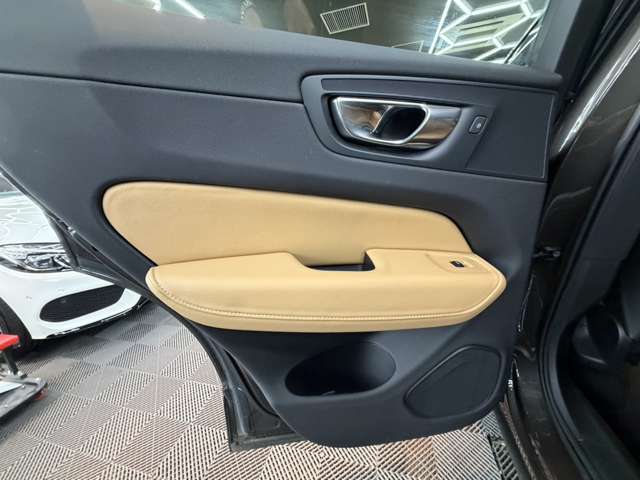 ボルボ ＸＣ６０ Ｔ５ ＡＷＤ インスクリプション ４ＷＤ H29年 (関東) 99