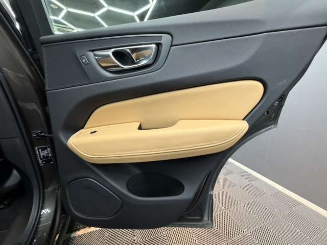 ボルボ ＸＣ６０ Ｔ５ ＡＷＤ インスクリプション ４ＷＤ H29年 (関東) 99