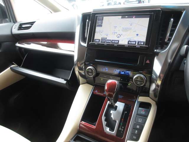 トヨタ アルファード　ハイブリッド ハイブリッド ２．５ Ｘ Ｅ－ＦＯＵＲ ４ＷＤ H29年 (関東) 99