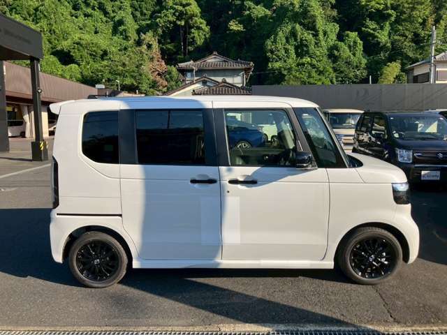 ホンダ Ｎ　ＢＯＸ カスタム ６６０ ブラック スタイル R8年 (近畿) 99