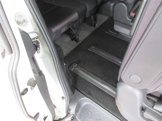 日産 セレナ １．２ Ｅ－ＰＯＷＥＲ ハイウェイスター Ｖ R1年 (関東) 99