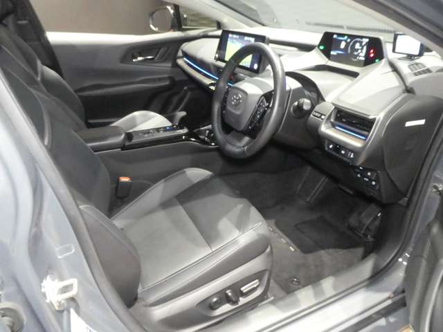 トヨタ プリウス ２．０ Ｚ R5年 (関東) 99
