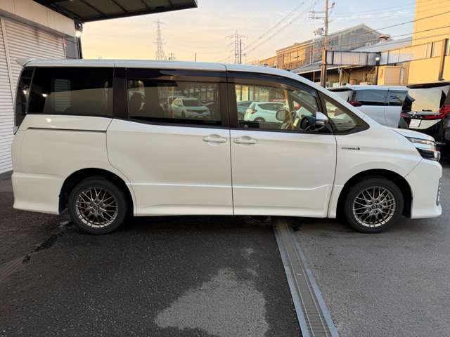 トヨタ ヴォクシー １．８ ハイブリッド ＺＳ H28年 (近畿) 99