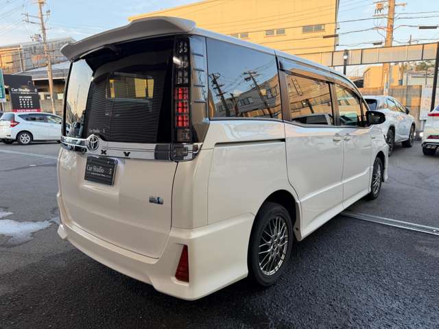トヨタ ヴォクシー １．８ ハイブリッド ＺＳ H28年 (近畿) 99