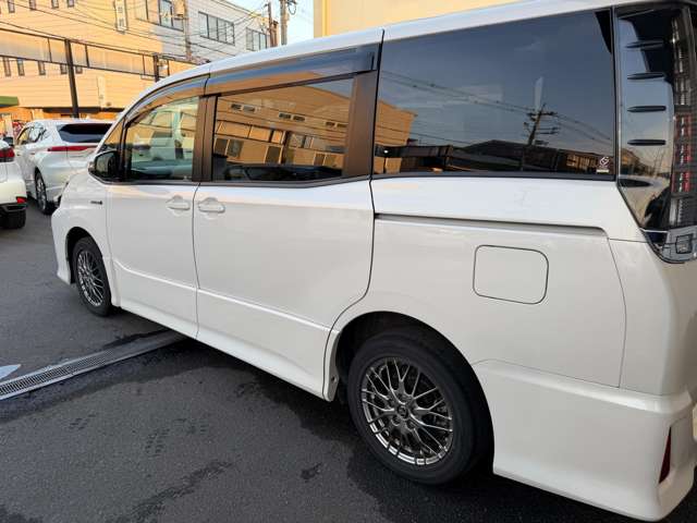 トヨタ ヴォクシー １．８ ハイブリッド ＺＳ H28年 (近畿) 99