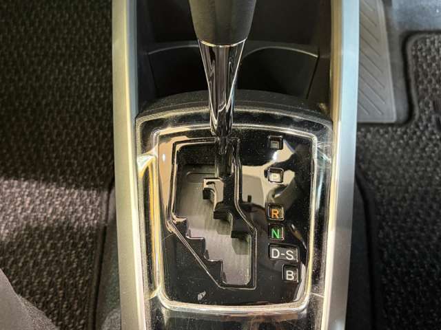 トヨタ カローラフィールダー １．５Ｇ H29年 (近畿) 99