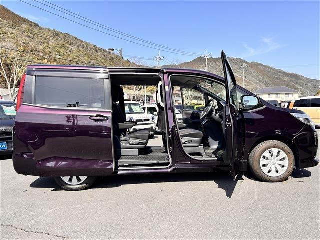 トヨタ ノア ２．０ Ｘ H28年 (中国) 99