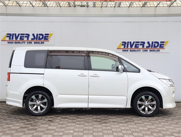 三菱 デリカ　Ｄ：５ ２．２ ローデスト ロイヤルツーリング ディーゼルターボ ４ＷＤ H29年 (関東) 99