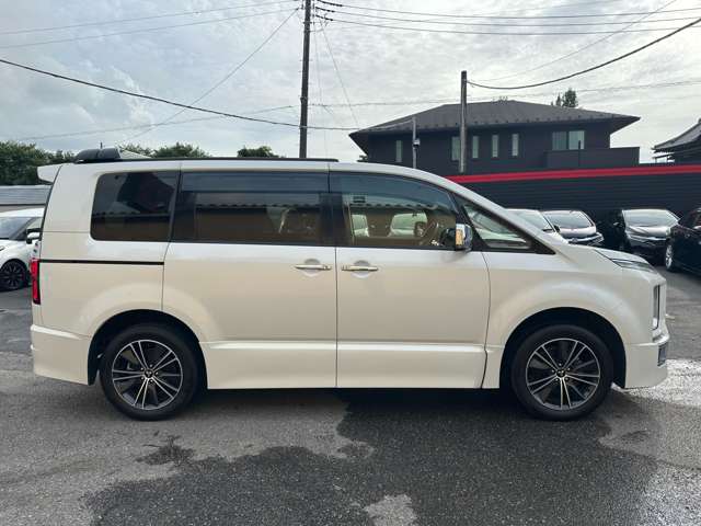 三菱 デリカ　Ｄ：５ アーバンギア ２．２ Ｇ パワーパッケージ ディーゼルターボ ４ＷＤ R1年 (関東) 99