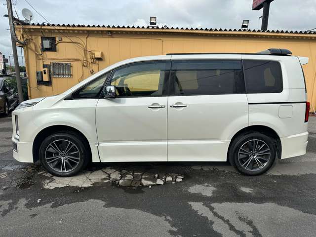 三菱 デリカ　Ｄ：５ アーバンギア ２．２ Ｇ パワーパッケージ ディーゼルターボ ４ＷＤ R1年 (関東) 99